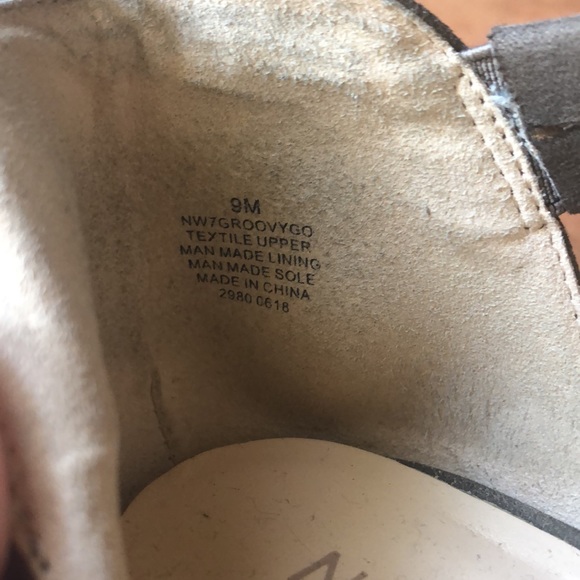 Nine West 2 inch Heel Sandals Size 9 - Picture 4 of 4